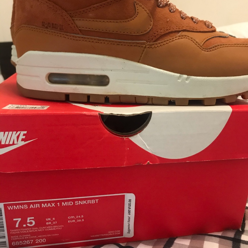 Nike - Picture 2 of 2